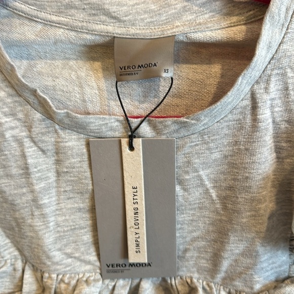 Vera Moda gray long sleeve t shirt with ruffles. Size XS NWT - Picture 2 of 3